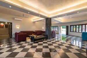 Villa Dazzle by StayVista - Unwind in a Mountain-City View Villa with a Terrace Pool