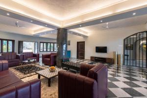 Villa Dazzle by StayVista - Unwind in a Mountain-City View Villa with a Terrace Pool