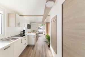 Floating Sea House Gong