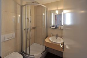 Triple Room with Balcony room in Hotel Belmont
