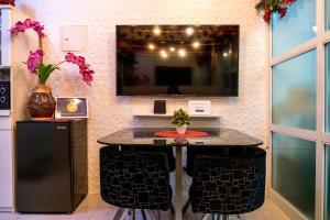 The Red Keep Condotel Tagaytay Cityland Prime Residences with 55in 4k TV & Netflix