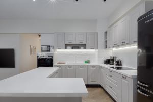 Acropolis Premium Residence