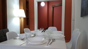 Apricot Apartment - Athens Center, 6 BD, 2.5 BATH