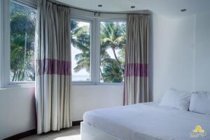 Rosy Sea Front Beach Condo