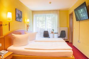 Double Room with Balcony room in Hotel Elbpromenade