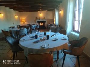 Hotels Logis Auberge le centre poitou : photos des chambres