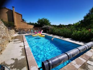 Maisons de vacances Magnifique gite en pierres 6 personnes avec piscine privee Ardeche plein sud : photos des chambres