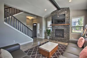 Bend Home w Patio + Fire Pits < 3 Mi to Dtwn