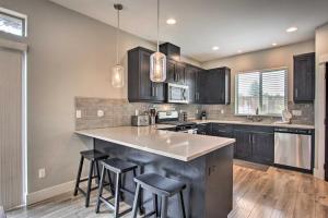 Bend Home w Patio + Fire Pits < 3 Mi to Dtwn