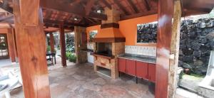 Casa 5 suítes com piscina e churrasqueira