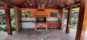 Casa 5 suítes com piscina e churrasqueira