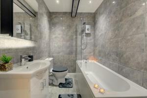 New Duston 4-BR House, En-suite, Garden, Parking