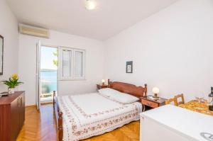 Apartment and Rooms Franka