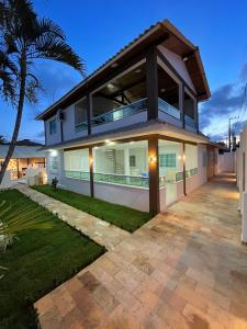 Casa com Piscina Jacuzi e Salão de Jogos