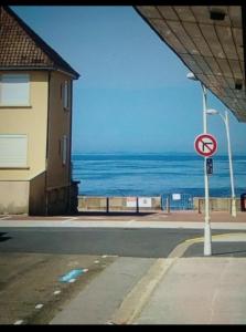 Les Obiones, vue latérale mer, Fort Mahon Plage, magnifique studio cabine 4p, avec balcon , parking privé gratuit, wifi, classé 2 étoiles, exposition plein sud en Baie de Somme