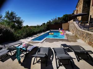 Maisons de vacances Magnifique gite en pierres 6 personnes avec piscine privee Ardeche plein sud : photos des chambres