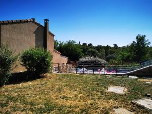 Maisons de vacances Magnifique gite en pierres 6 personnes avec piscine privee Ardeche plein sud : photos des chambres