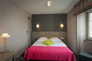 Hotels Logis Auberge De La Selune : photos des chambres