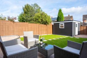 The Oaklands - Luxury spacious 6-bed, near Solihull, Birmingham City, JLR, NEC, Airport, Resorts World, HS2