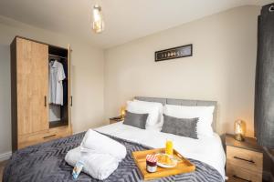 The Oaklands - Luxury spacious 6-bed, near Solihull, Birmingham City, JLR, NEC, Airport, Resorts World, HS2