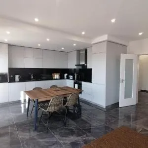 RIBEIRA D'ILHAS CENTRAL HOME - Santo Isidoro