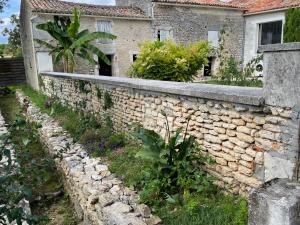 B&B / Chambres d'hotes Le Maine N 5 - FLEAC ANGOULEME - Suite Corto Maltese : photos des chambres