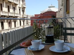 Centralissimo e confortevole, fronte Petruzzelli