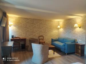 Hotels Logis Auberge le centre poitou : photos des chambres