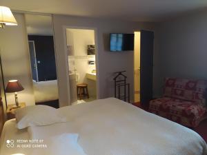 Hotels Logis Auberge le centre poitou : photos des chambres