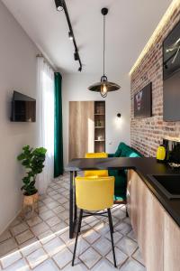 LEOGRAND Apartments on Husiak 6-1