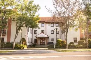 阿克图酒店 - 苏莱胡夫