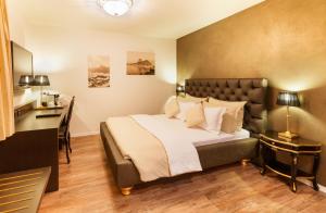 Standard Queen Room with Air Con room in Business Hotel First