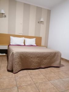 Large Double Room room in Hospedaria Dona Maria