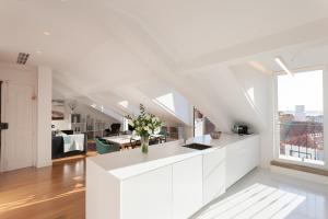 Alfama Charming Apartment with Amazing River View and Terrace