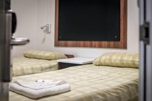 Standard Twin Room with Shared Bathroom room in LSE Rosebery Hall