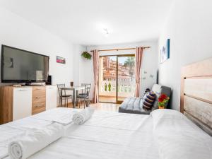 651 Bright establishment, heated pool and Wi Fi