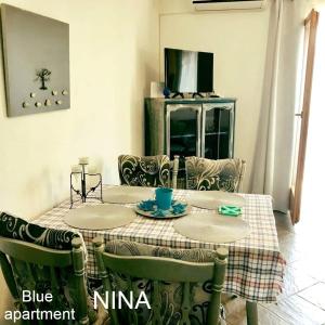 Apartment in Karin Gornji with sea view, balcony, air conditioning, Wi-Fi (4207-1)