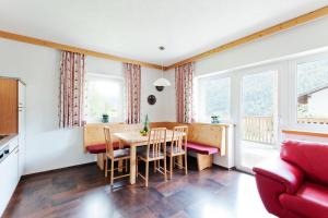 Two-Bedroom Apartment with Mountain View room in Bacher Ferienwohnungen
