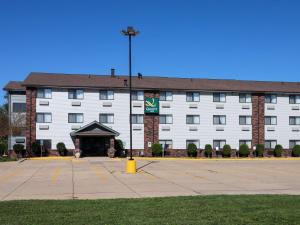 Quality Inn & Suites Bloomington I-55 and I-74