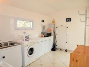 Maisons de vacances Holiday Home Le Semaphore by Interhome : photos des chambres