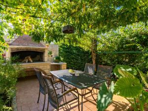 Apartment Viktorija-2 by Interhome