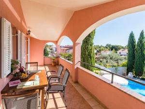 Apartment Viktorija-2 by Interhome