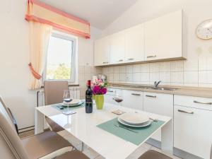 Apartment Viktorija-1 by Interhome