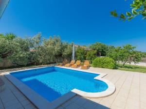 Holiday Home Cherry by Interhome 
