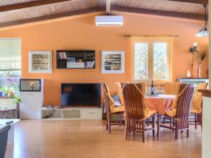 Holiday Home Cherry by Interhome 