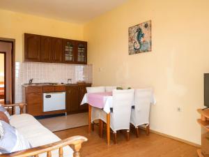 Apartment Andrija-2 by Interhome 