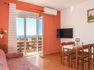 Apartment Andrija - RAB312 by Interhome