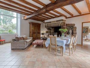 Maisons de vacances Holiday Home La Tronconnais by Interhome : photos des chambres