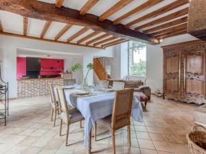 Maisons de vacances Holiday Home La Tronconnais by Interhome : photos des chambres