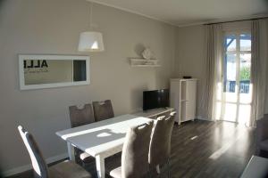 Balkon, gratis Nutzung vom AHOI Erlebnisbad und Sauna in Sellin - Residenz Strandeck FeWo01